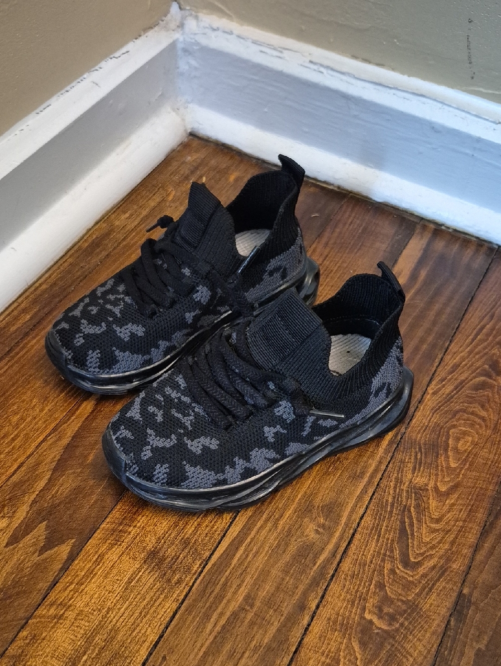 Toddler Size 9 Black Sneakers
